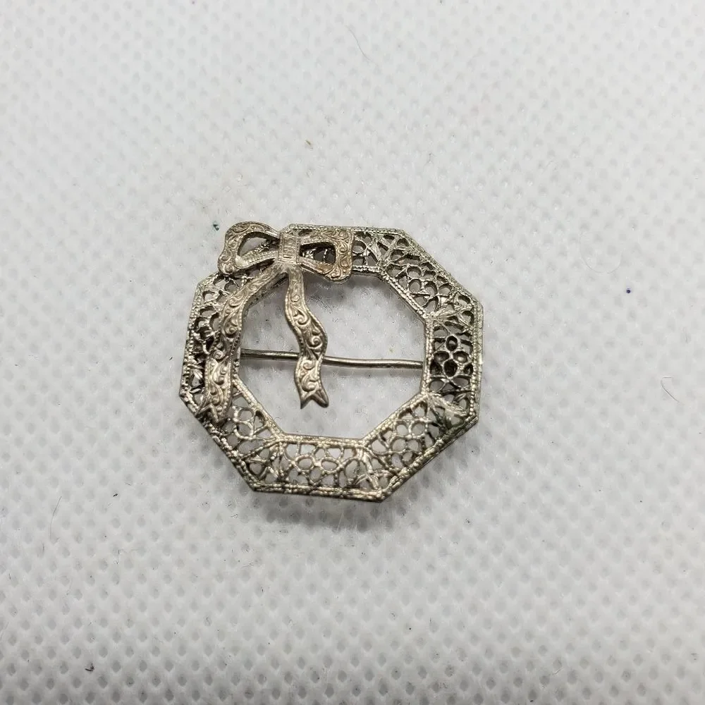 Vintage Silver Wreath Brooch